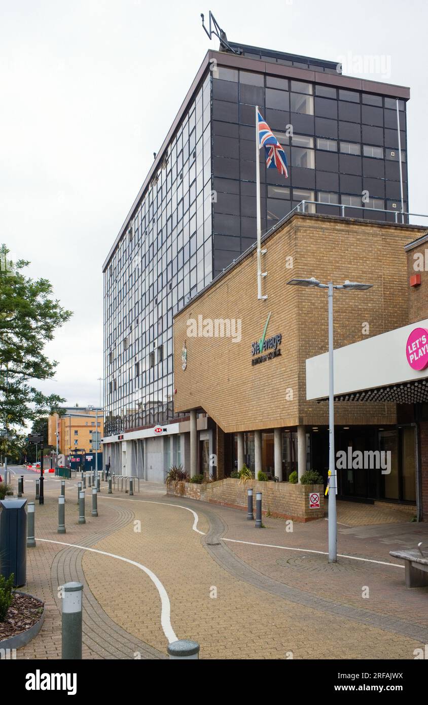 Edificio del ayuntamiento de Stevenage Bourough en el centro de la ciudad Foto de stock