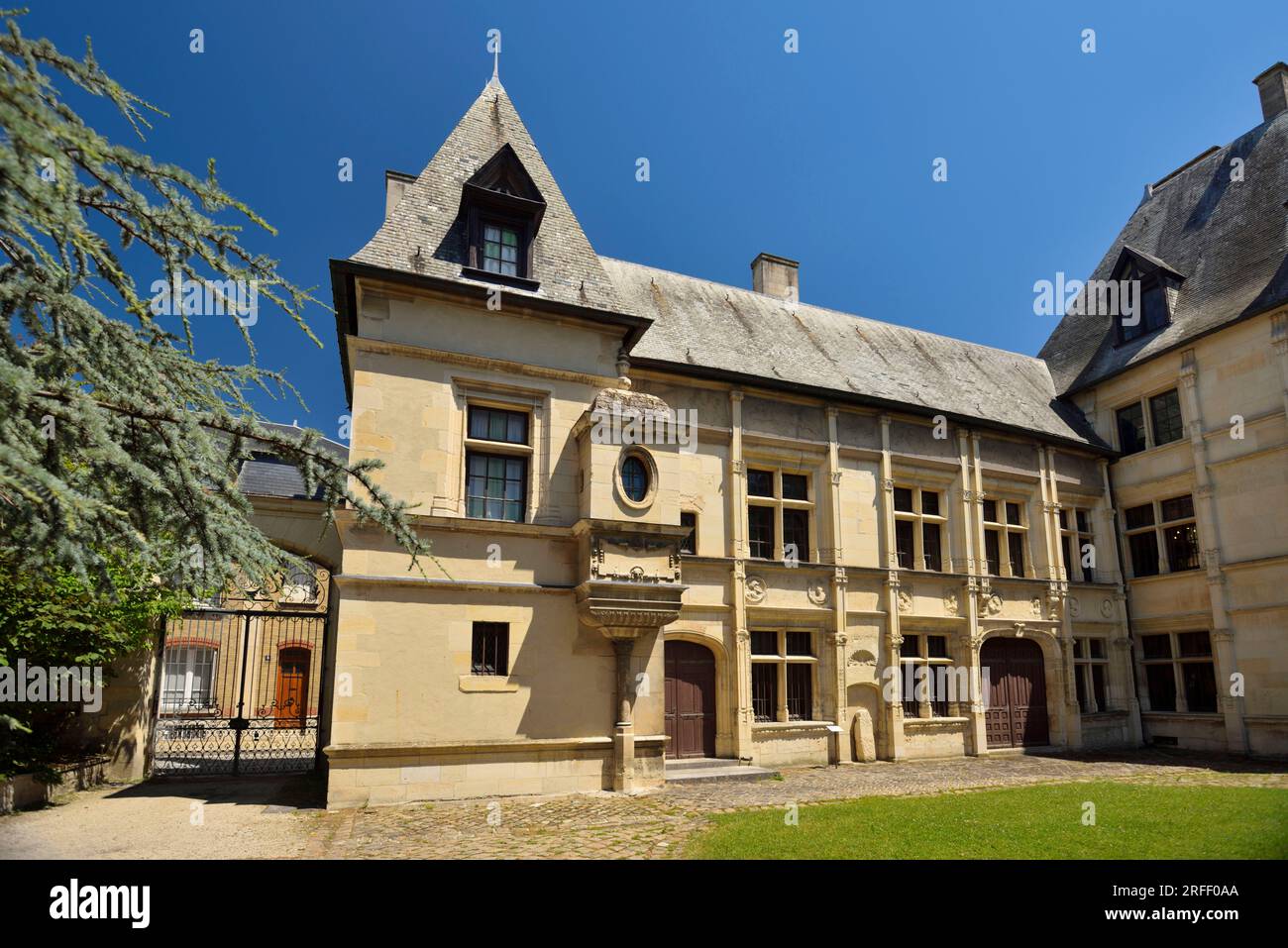 Francia, Marne, Reims, Museo-Hotel Le Vergeur, museo privado en edificio del siglo XIII Foto de stock