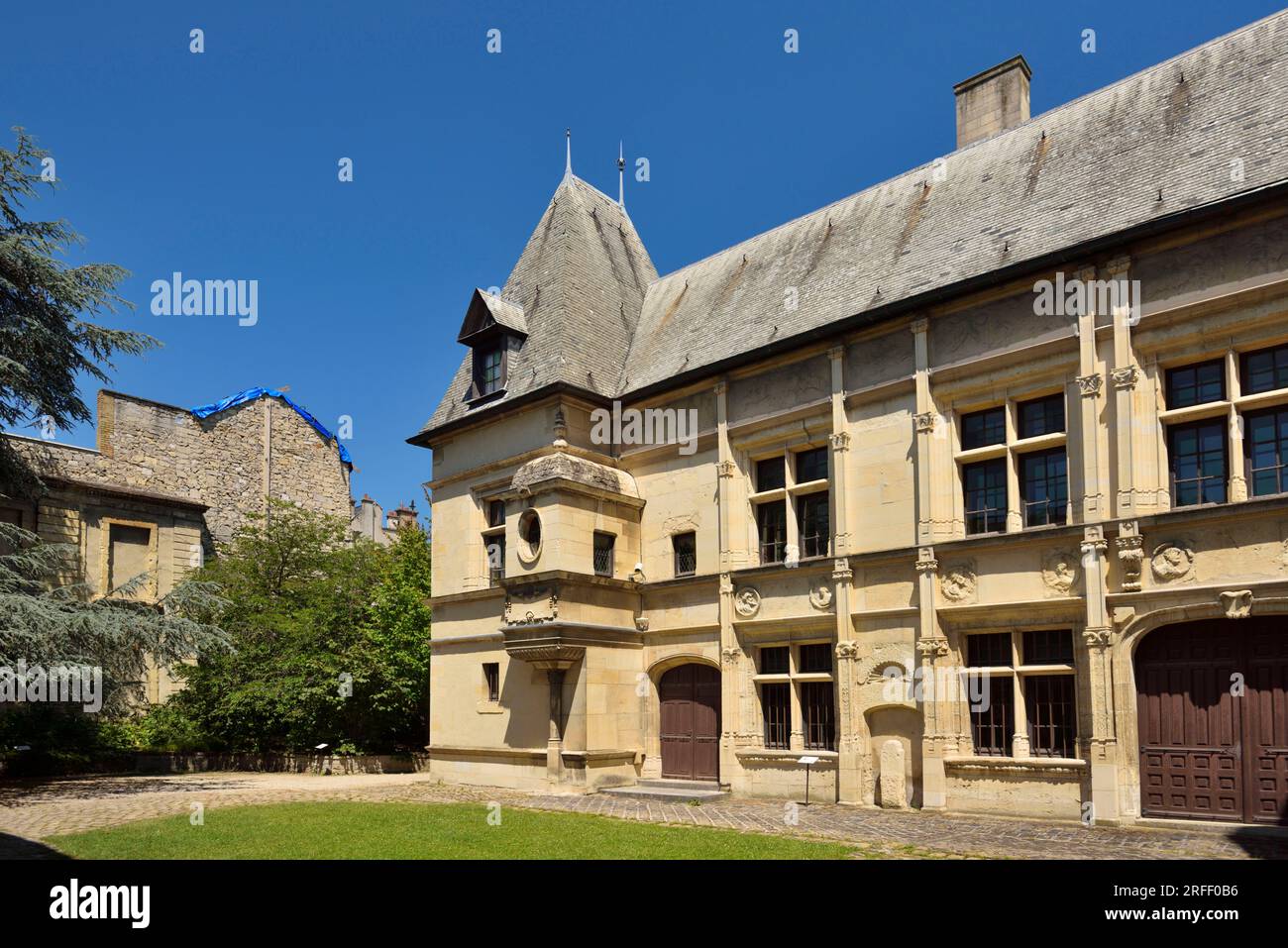 Francia, Marne, Reims, Museo-Hotel Le Vergeur, museo privado en edificio del siglo XIII Foto de stock