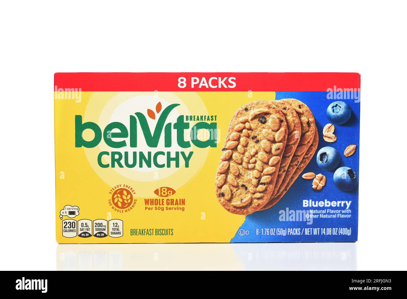 IRVINE, CALIFORNIA - 3 DE AGOSTO de 2023: Una caja de Belvita Crunchy Breakfast Biscuits Blueberry Flavor. Foto de stock