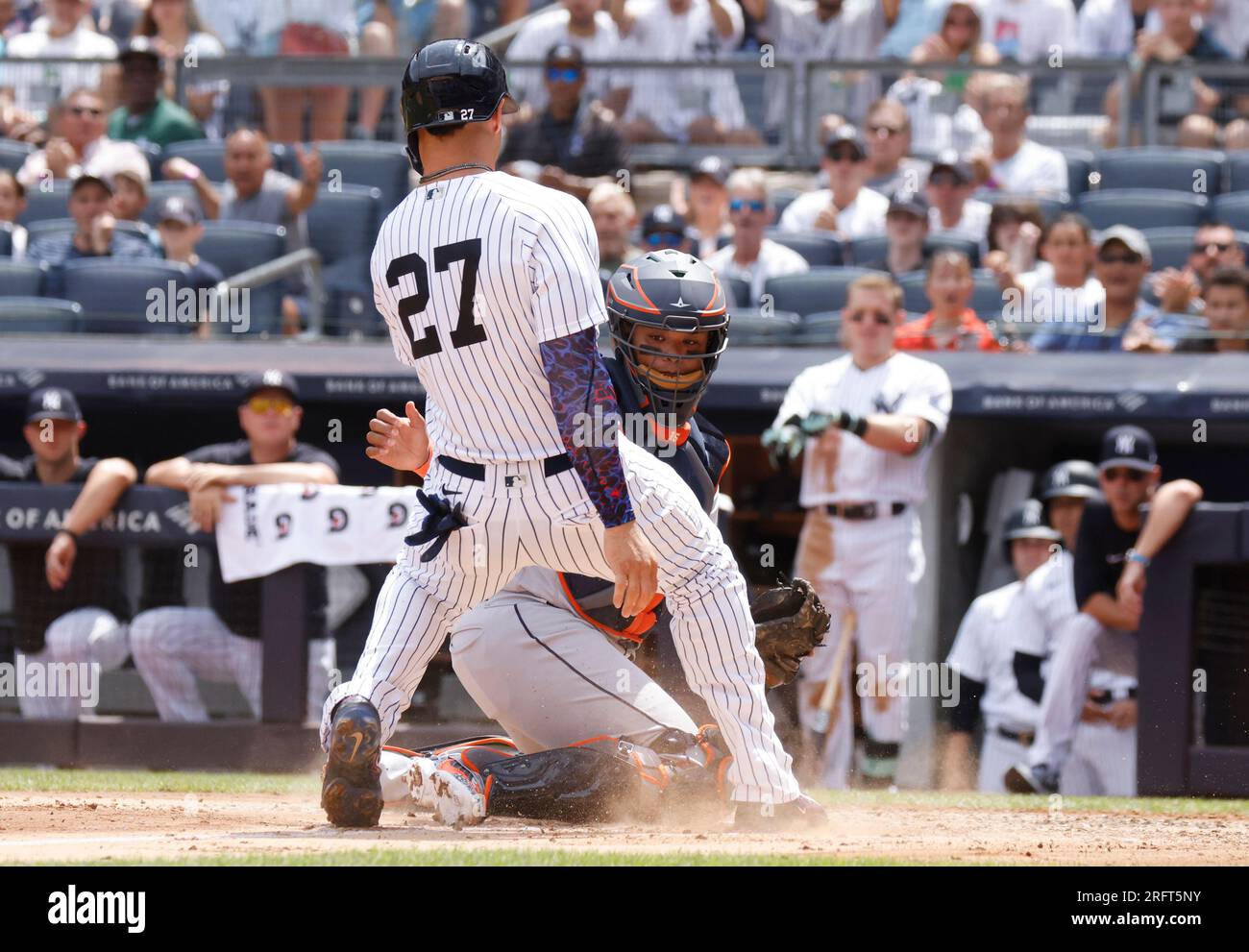 giancarlo stanton golpeando