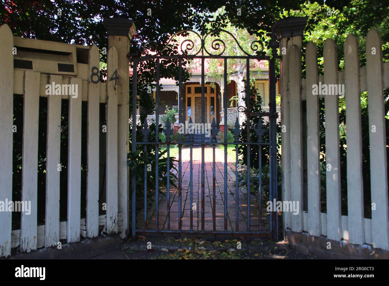 Puertas de hierro forjado fotografías e imágenes de alta resolución - Alamy