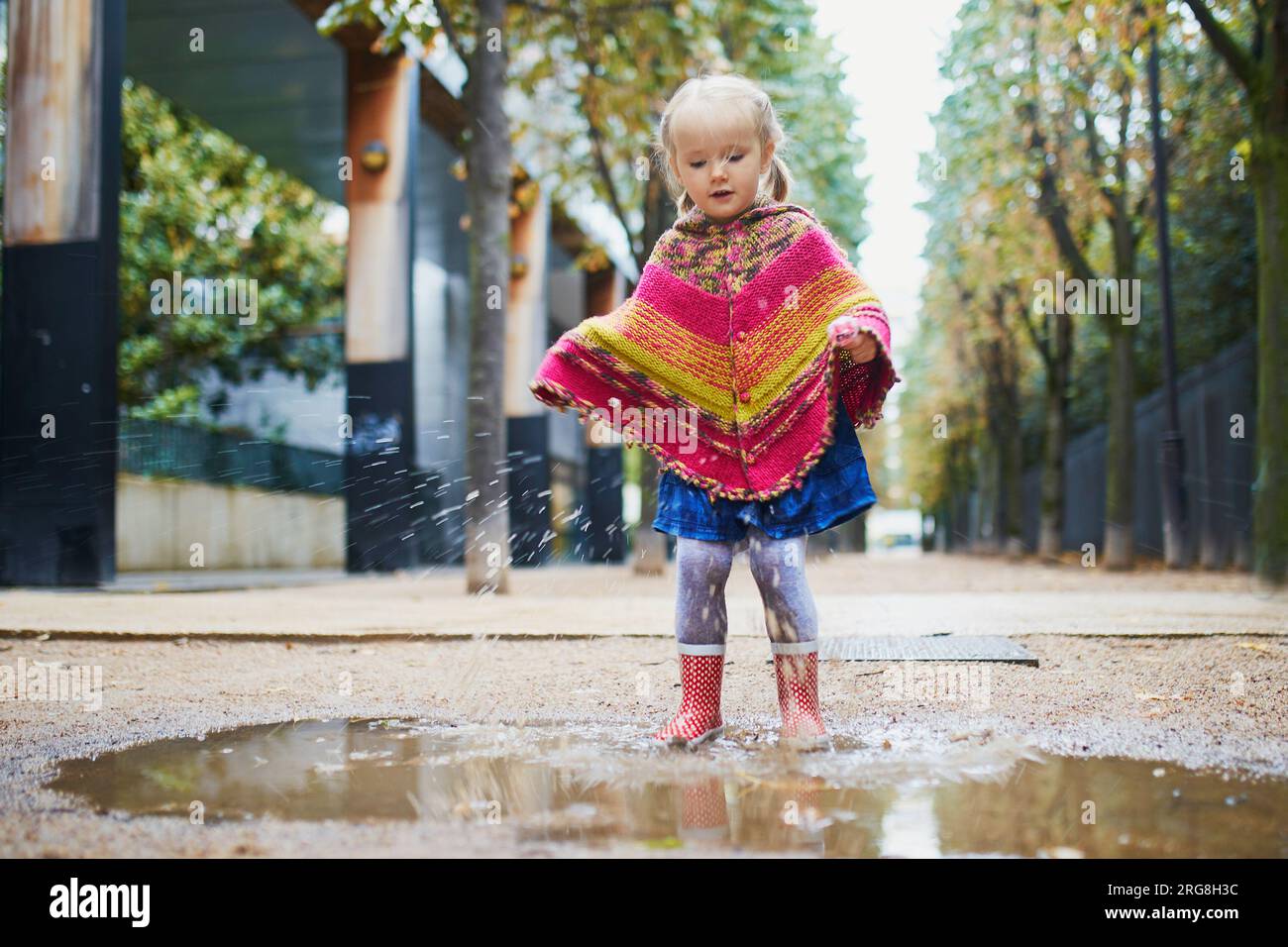 Botas de lluvia rojas fotograf as e im genes de alta resoluci n