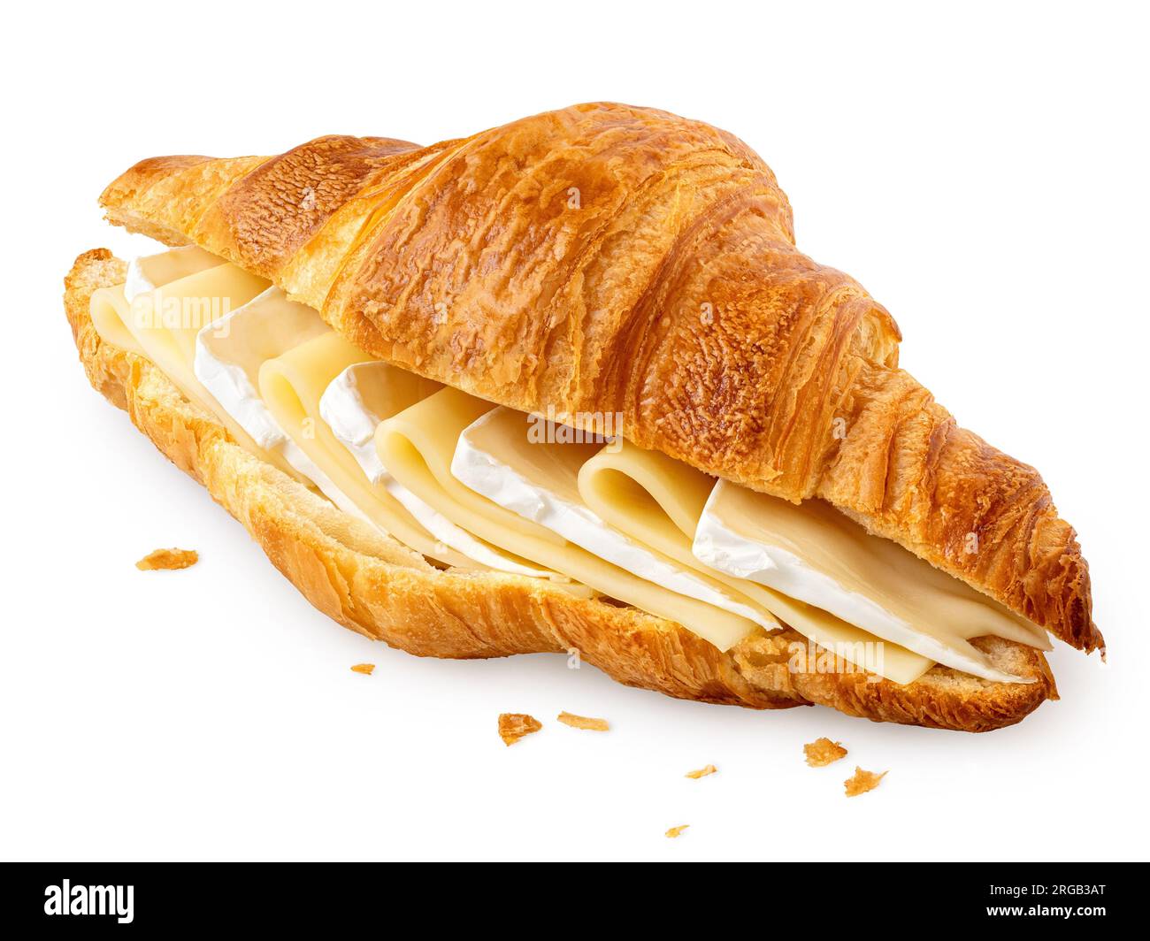 Croissant de queso relleno con rebanadas de edam y brie aisladas sobre blanco. Migas. Foto de stock