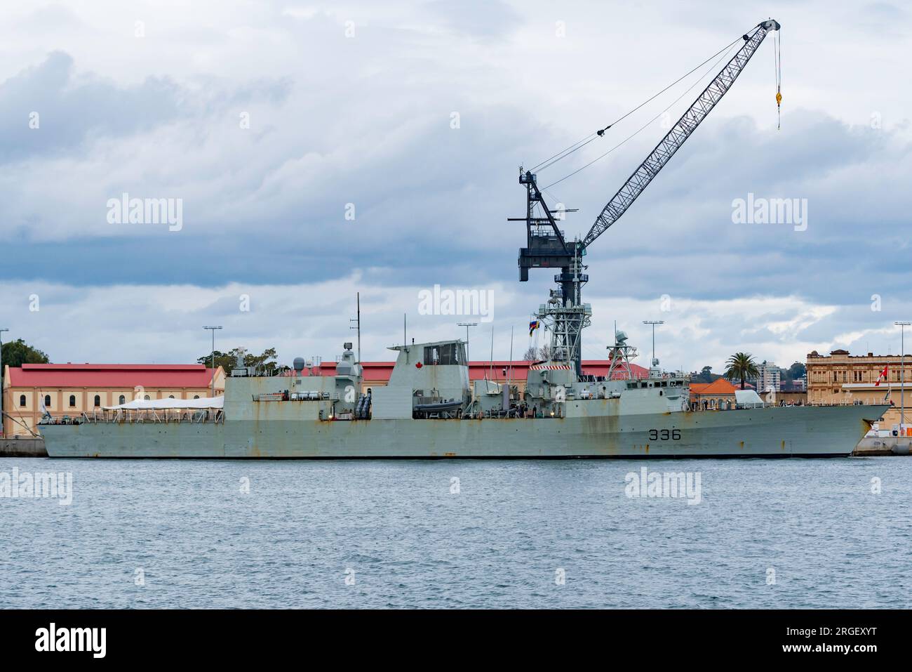 Sydney Aust 06 de agosto de 2023: El buque de la Marina Real Canadiense HMCS Montréal amarró en Garden Island, Sydney, para el aprovisionamiento siguiendo el Talisman Sabre 2023 Foto de stock