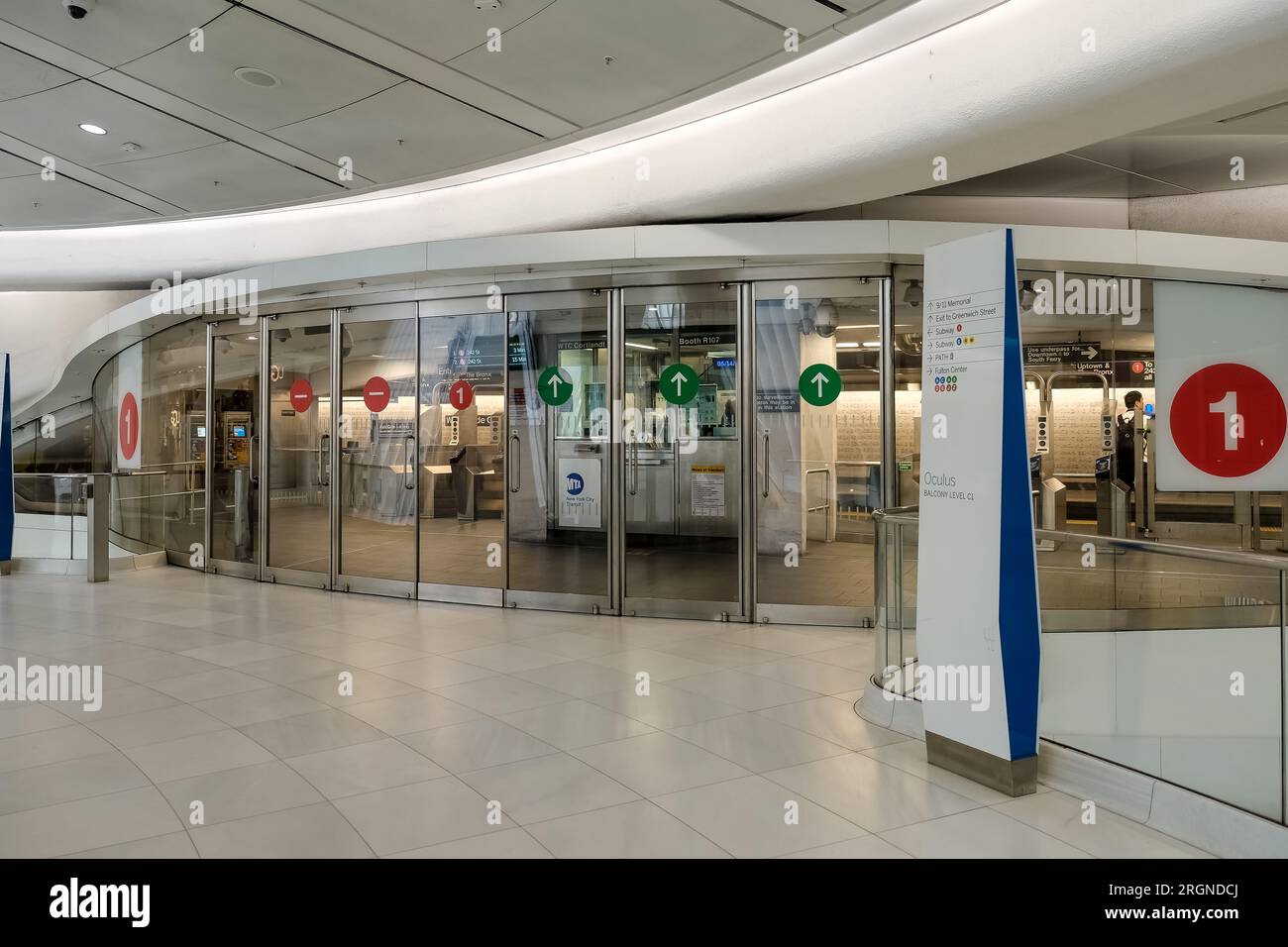 Detalle arquitectónico de la estación del World Trade Center, una