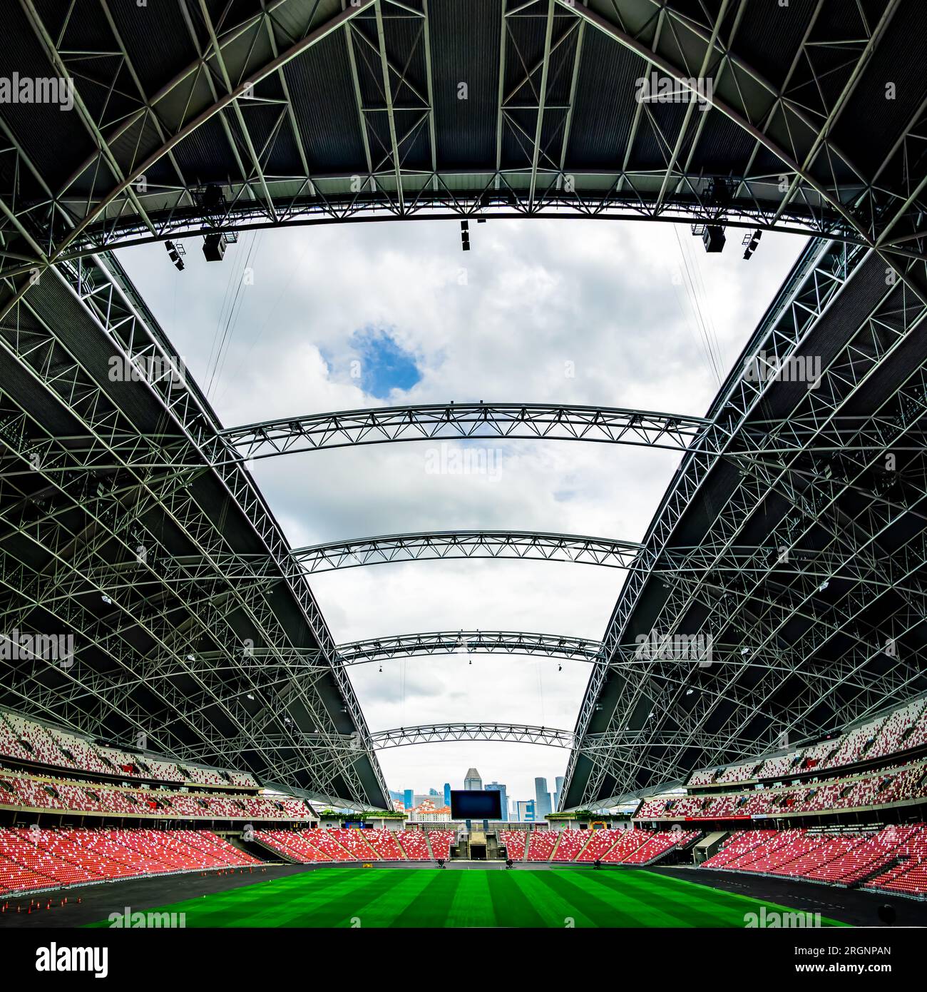 Vista interior de Singapur Sport Hub, Estadio Nacional. Foto de stock