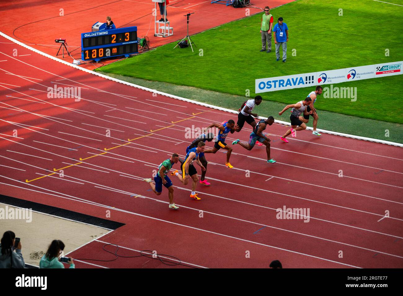 OSTRAVA, CHEQUIA, 27 DE JUNIO de 2023: Foto de carrera masculina de Sprint 100m de la competencia de pista y campo para los Mundos en Budapest y los Juegos en Pari Foto de stock