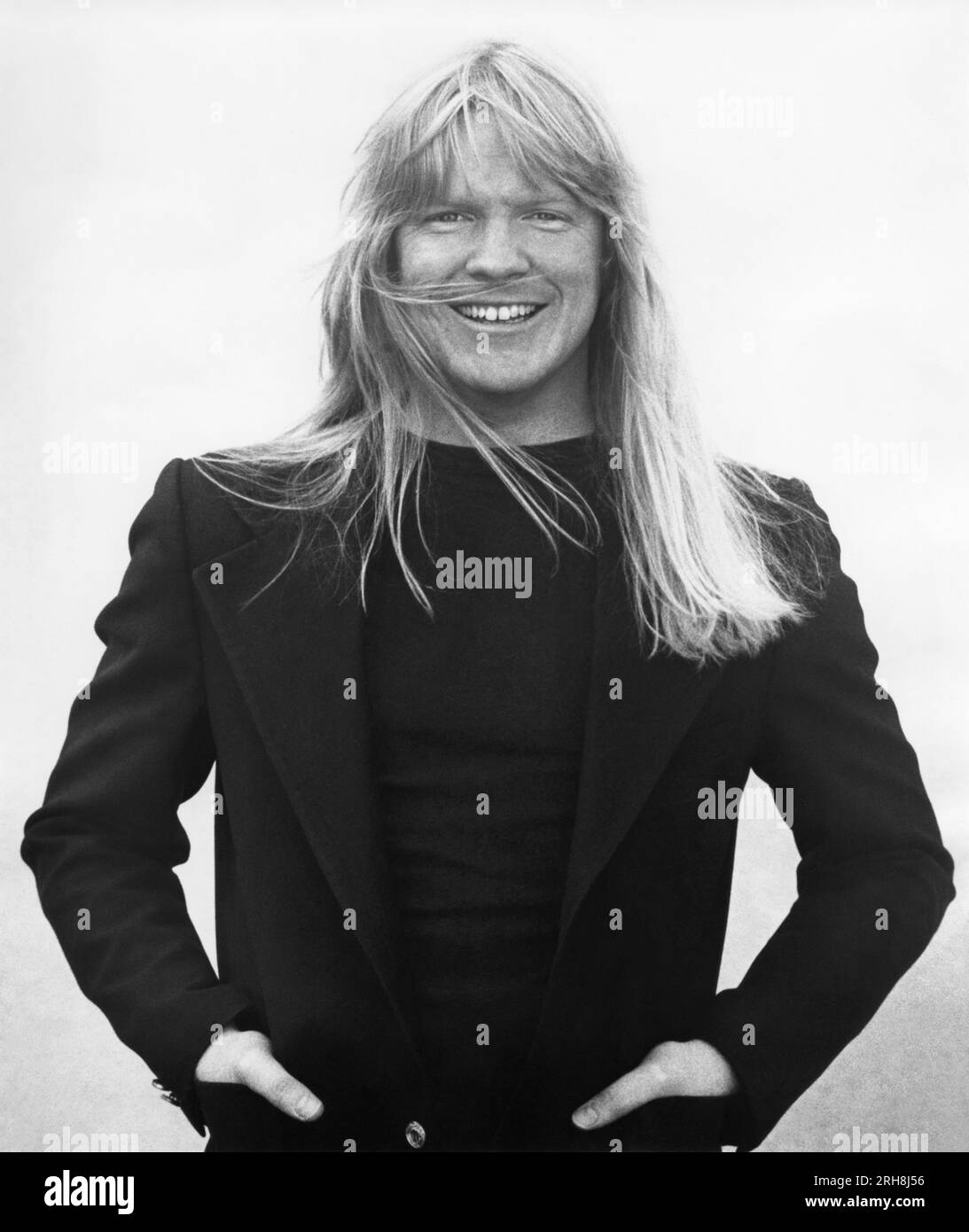 Larry Norman (1947-2008), músico estadounidense, cantante, compositor, propietario de un sello discográfico y productor, conocido como el 'padre de la música rock cristiana', en un retrato de mediados de los años setenta. Foto de stock