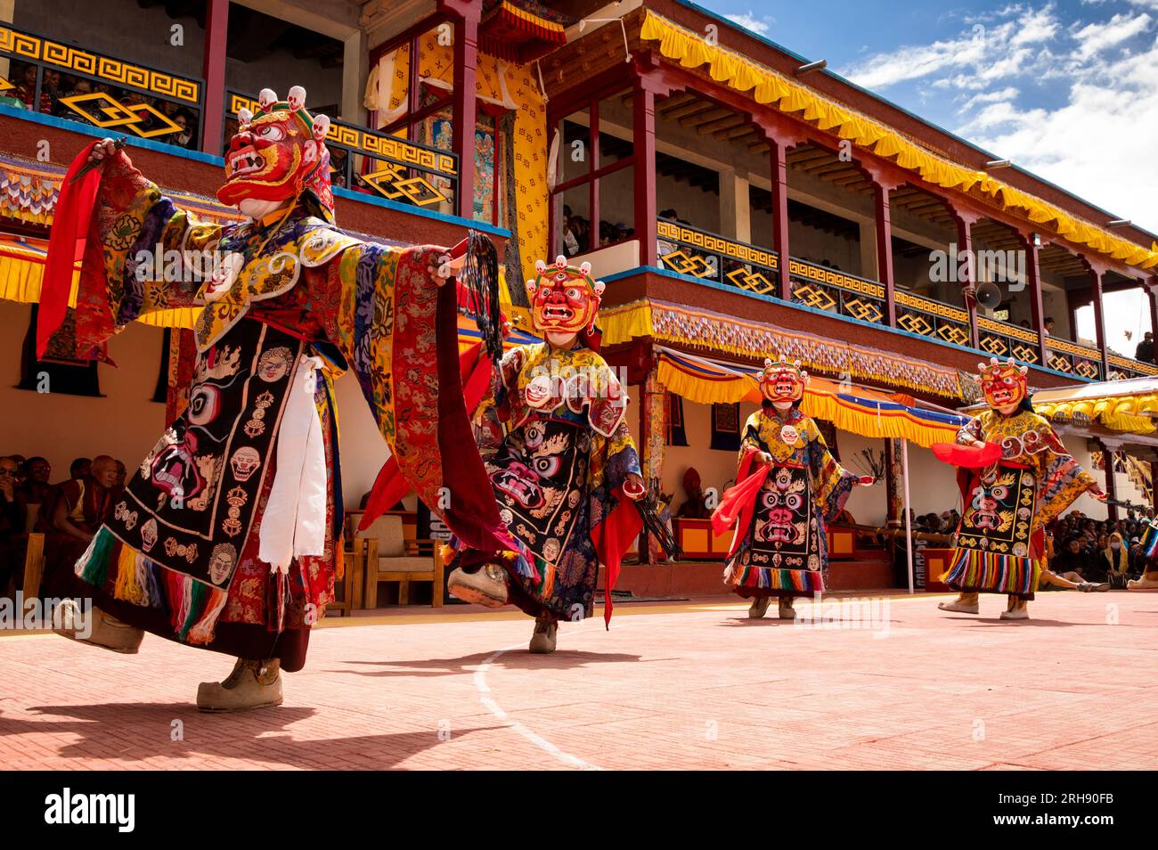 India, Ladakh, Leh Valley, Sakti, Takthok, Tak tok Tsechu, festival, bailarines de Mahakala Cham enmascarados rojos Foto de stock