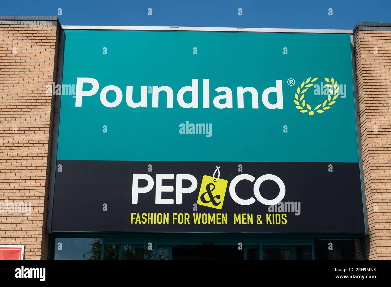 Slough, Berkshire, Reino Unido. 15º de agosto de 2023. Una tienda