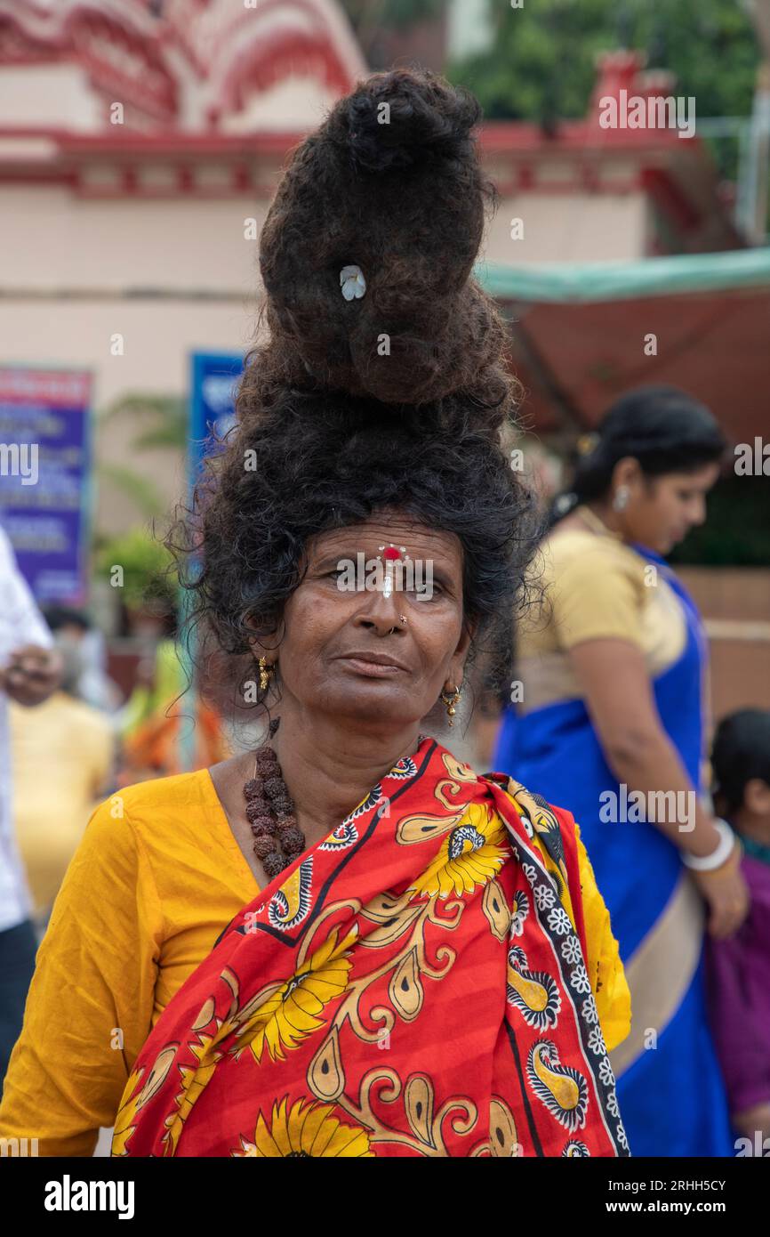 mujeres sadhu