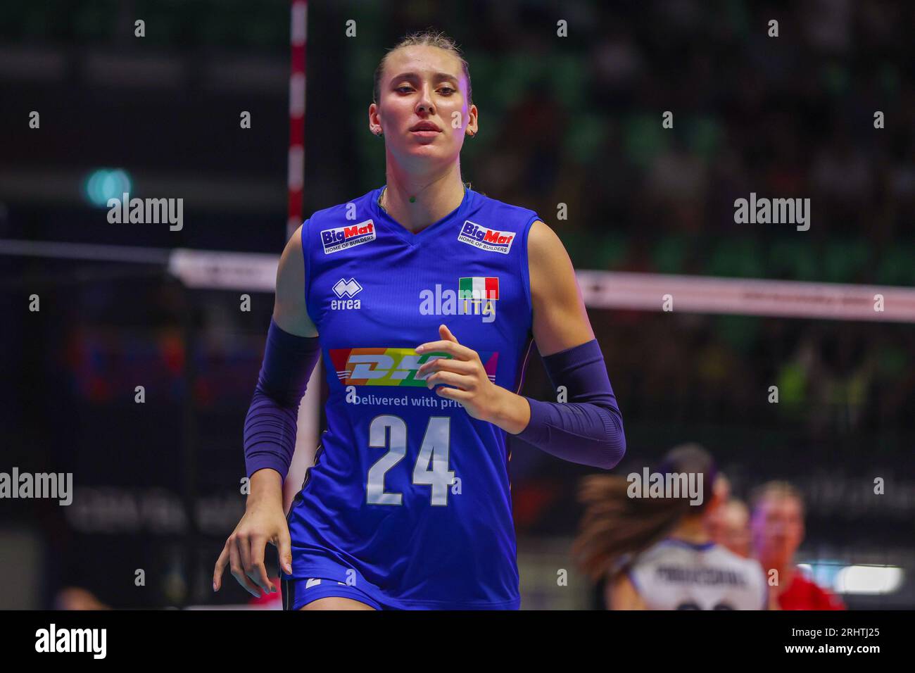 Monza, Italia. 18º de agosto de 2023. Ekaterina Antropova #24 de Italia se ve durante el partido de voleibol CEV EuroVolley 2023 femenino Ronda Final Grupo B entre Italia y Suiza en Arena di Monza, Monza. Italia 3 - 0 Suiza (25-14, 25-19, 25-13) (Foto de Fabrizio Carabelli/SOPA Images/Sipa USA) Crédito: SIPA USA/Alamy Live News Foto de stock