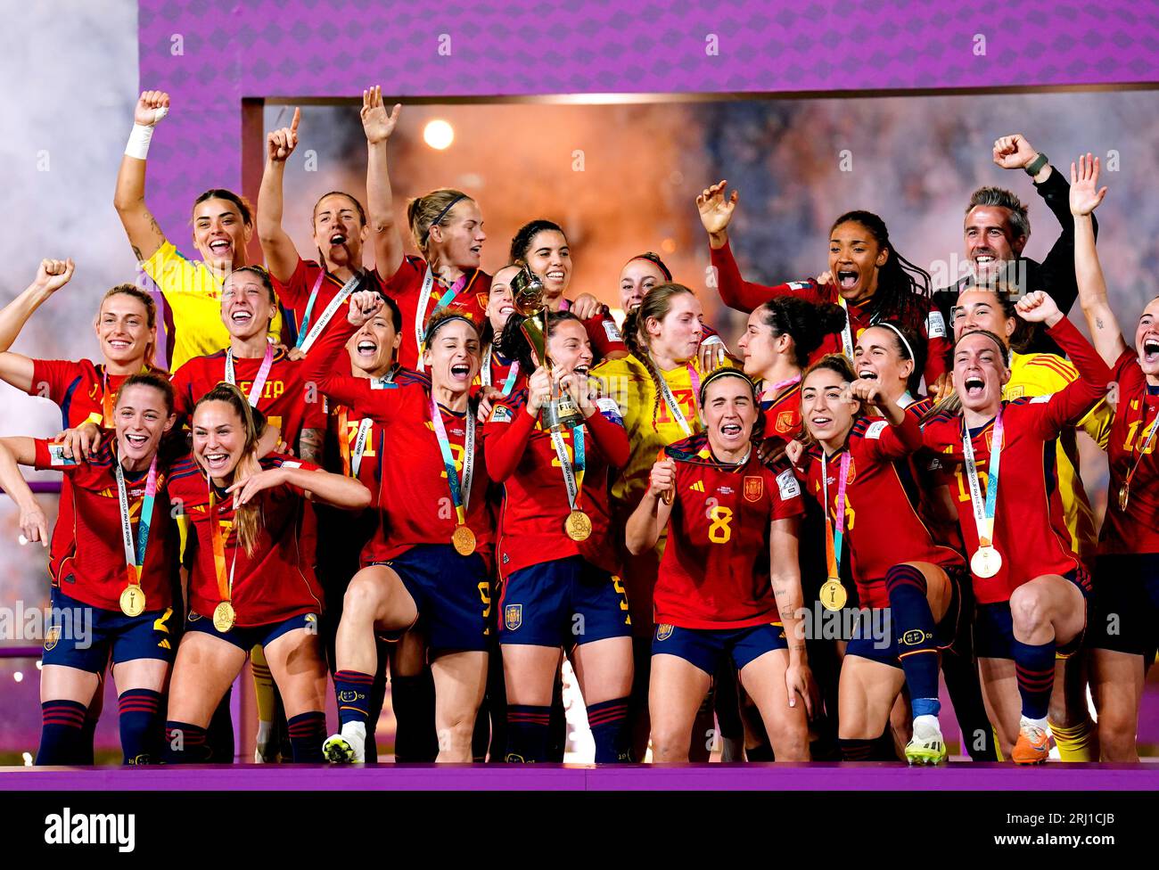 La Española Ivana Andrés Levanta El Trofeo De La Copa Mundial Femenina De La Fifa Mientras 2632