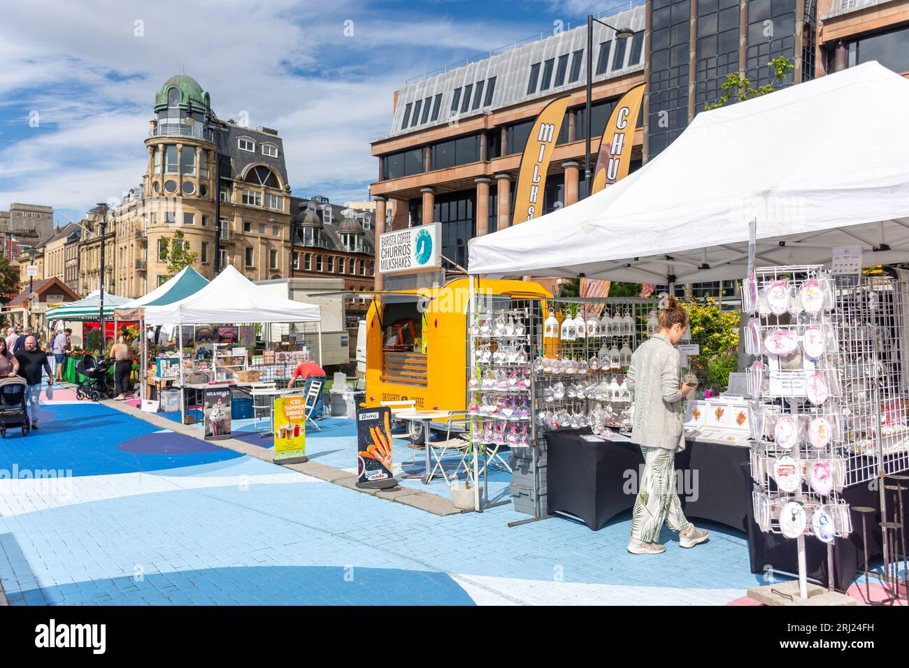 El mercado dominical de Quayside, Quayside, Newcastle upon Tyne, Tyne and Wear, Inglaterra, Reino Unido Foto de stock