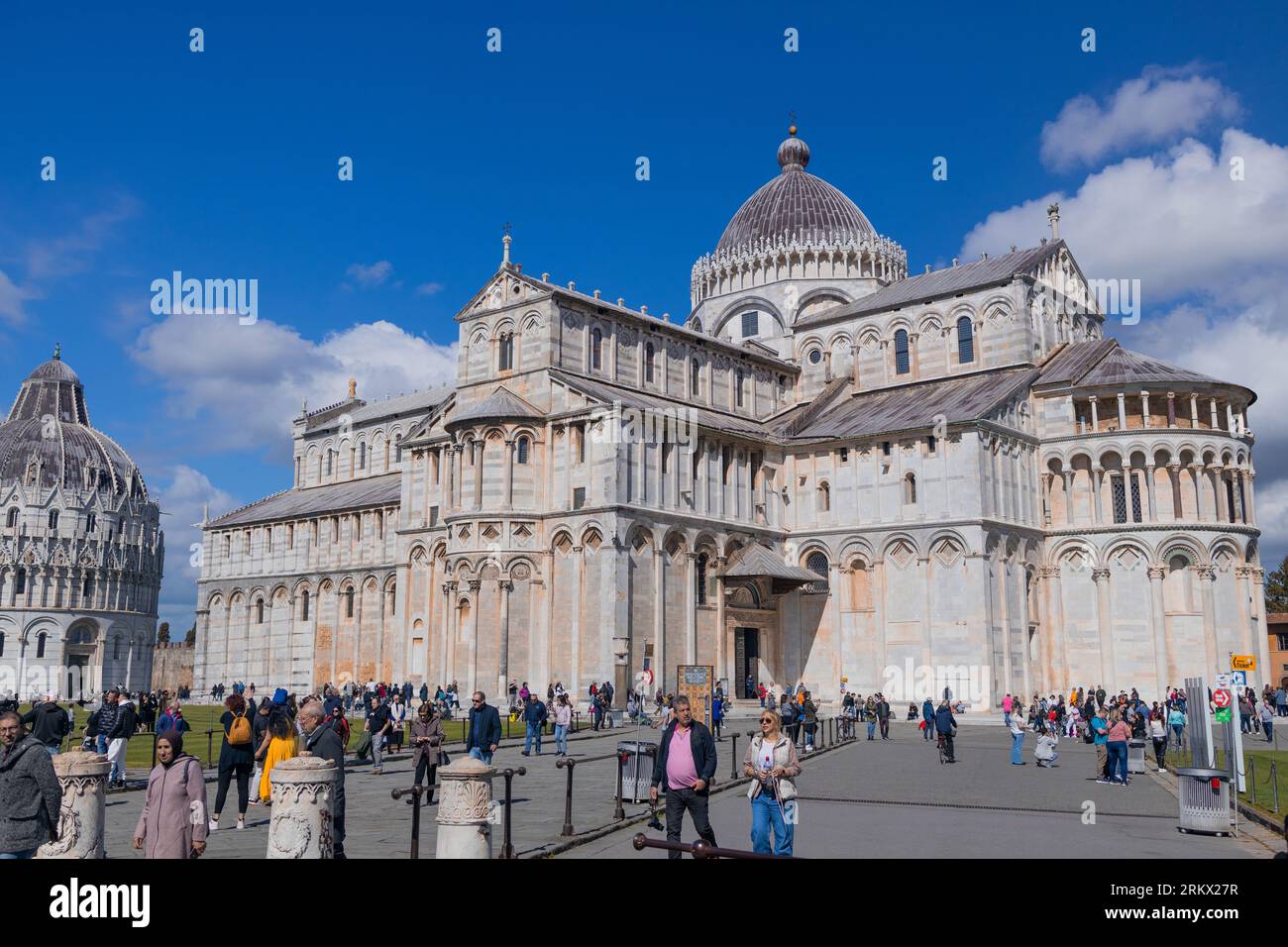 Pisa, Italia, 18 de marzo de 2023 La Catedral de Santa María Assunta de Pisa es una catedral católica medieval dedicada a la Asunción de la Virgen Foto de stock