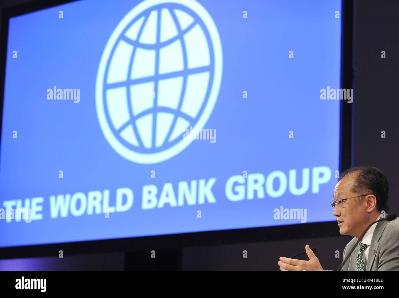 Número de archivo: 59536915 Fecha: 18.04.2013 Copyright: Imago/Xinhua (130418) -- WASHINGTON D.C., 18 de abril de 2013 (Xinhua) -- el presidente del Banco Mundial, Jim Yong Kim, asiste a una conferencia de prensa que conduce a las Reuniones de Primavera del Fondo Monetario Internacional (FMI) y el Banco Mundial, que comenzarán el viernes, en la sede del FMI en Washington D.C., el 18 de abril de 2013. (Xinhua/Wang Yiou) US-WASHINGTON D.C.-BANCO MUNDIAL-JIM YONG KIM PUBLICATIONxNOTxINxCHN Wirtschaft Gente xas 2013 quer Aufmacher premiumd 59536915 Fecha 18 04 2013 Copyright Imago XINHUA Washington D C Abril 18 2013 XINHUA World Ba Foto de stock