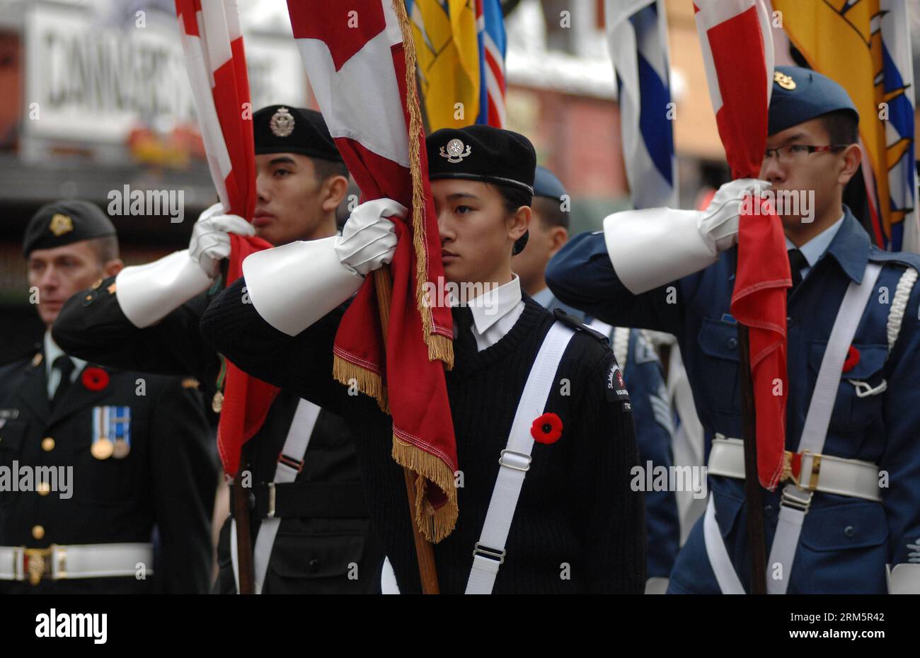 Bildnummer: 60702563 Datum: 11.11.2013 Copyright: Imago/XINHUA (131111) --  VANCOUVER, 11 de noviembre de 2013 (Xinhua) -- cadetes militares  canadienses participan en la ceremonia del Día del Recuerdo y desfile en la  Plaza
