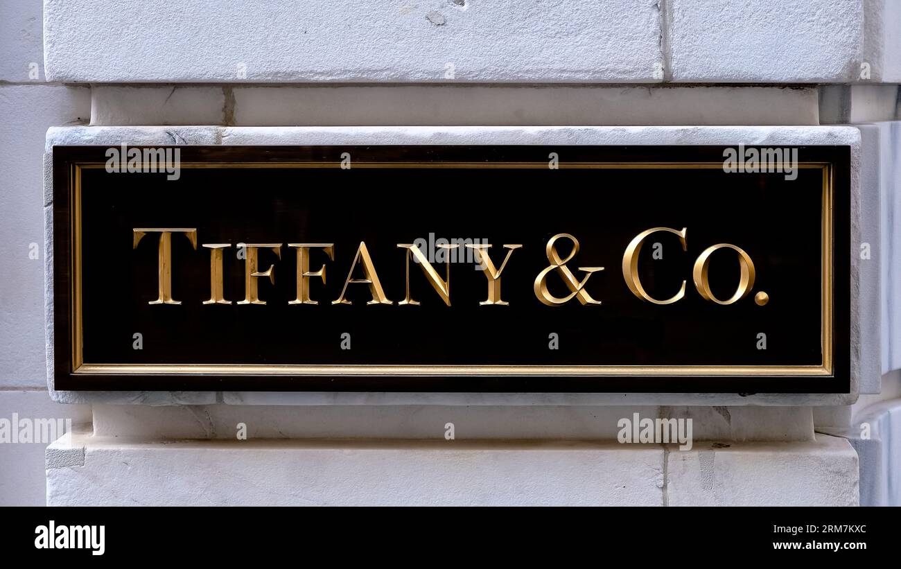 Detalle arquitectónico del edificio Tiffany & Co. Ubicado en Wall Street, en el distrito financiero del Bajo Manhattan en la ciudad de Nueva York, Estados Unidos Foto de stock