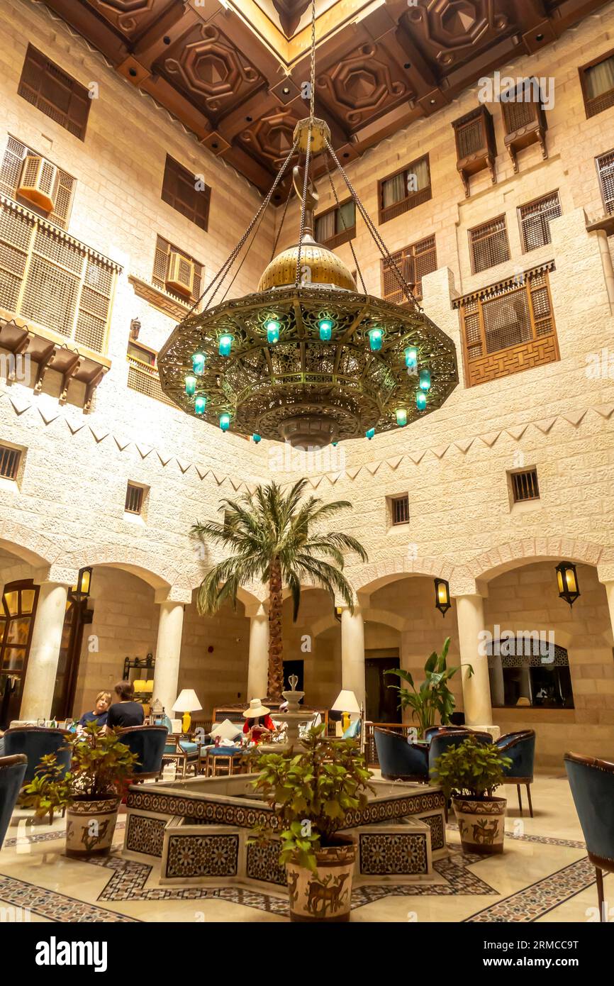 Mövenpick Petra hotel lobby interior Foto de stock