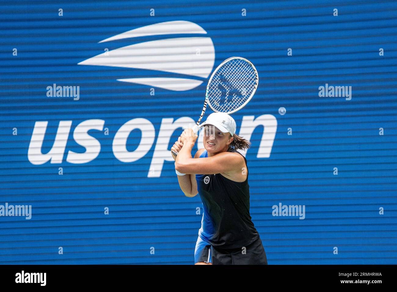 IgA Swiatek (POL) compitiendo en la Ronda 1 de Singles Femenino en el