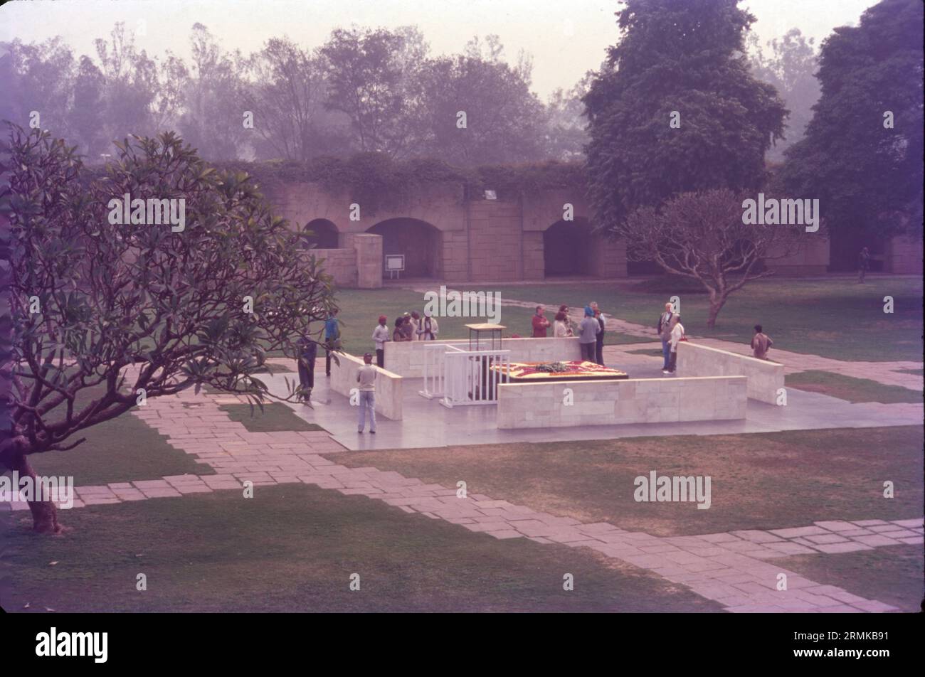 Raj Ghat es un complejo conmemorativo en Delhi, India. El primer