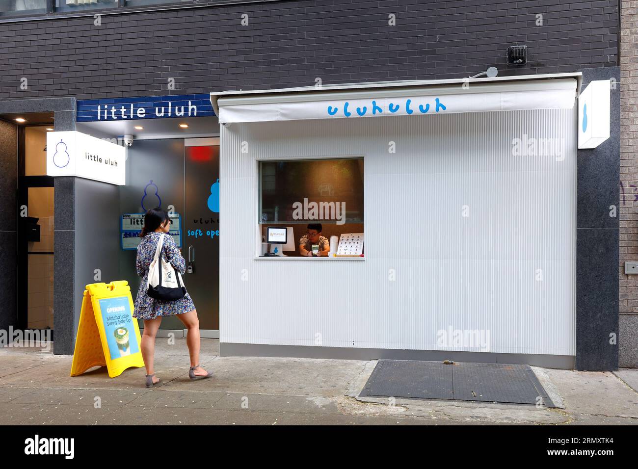 Little uluh, 218 E 14th St, Nueva York, NYC foto de una sucursal de una tienda de té de burbujas de uluh 葫芦 en el barrio East Village de Manhattan. Foto de stock