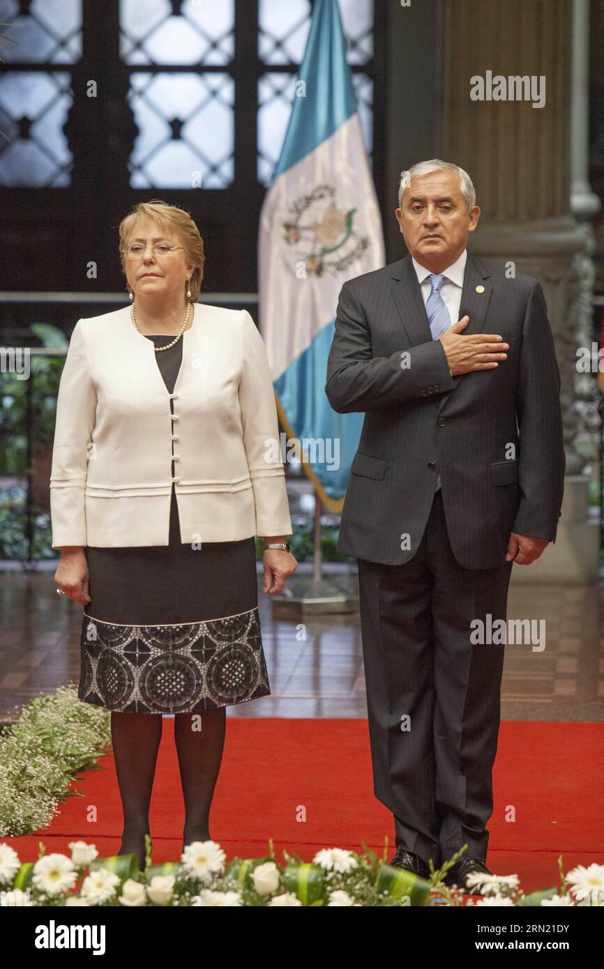 (150130) -- CIUDAD DE GUATEMALA, 30 de enero de 2015 -- El presidente de Guatemala, Otto Pérez Molina (R), se reúne con la presidenta de Chile, Michelle Bachelet, en el Palacio Nacional de la Cultura en la Ciudad de Guatemala, capital de Guatemala, el 30 de enero de 2015. La presidenta chilena Michelle Bachelet se encuentra en Guatemala para una visita de dos días para discutir temas económicos, de cooperación y de seguridad regional, entre otros, según información de prensa local. Luis Echeverria) (jg) GUATEMALA-CIUDAD DE GUATEMALA-CHILE-POLÍTICA-VISITA Y LUISXECHERRIA PUBLICATIONxNOTxINxCHN Ciudad de Guatemala ENE 30 2015 EL PRESIDENTE DE GUATEMALA Otto Pérez Molina r M Foto de stock
