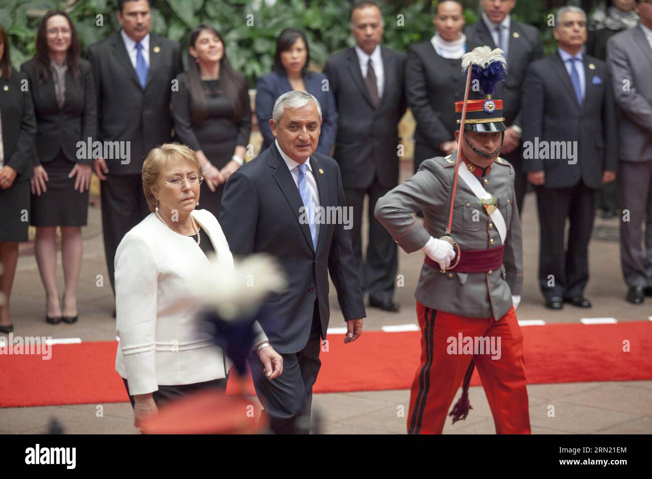 (150130) -- CIUDAD DE GUATEMALA, 30 de enero de 2015 -- El Presidente de Guatemala Otto Pérez Molina (C) se reúne con la Presidenta de Chile Michelle Bachelet (L) en el Palacio Nacional de la Cultura en la Ciudad de Guatemala, capital de Guatemala, el 30 de enero de 2015. La presidenta chilena Michelle Bachelet se encuentra en Guatemala para una visita de dos días para discutir temas económicos, de cooperación y de seguridad regional, entre otros, según información de prensa local. Luis Echeverria) (jg) GUATEMALA-CIUDAD DE GUATEMALA-CHILE-POLÍTICA-VISITA Y LUISXECHERRIA PUBLICATIONxNOTxINxCHN Ciudad de Guatemala ENE 30 2015 EL PRESIDENTE DE GUATEMALA Otto Pérez Molina Foto de stock