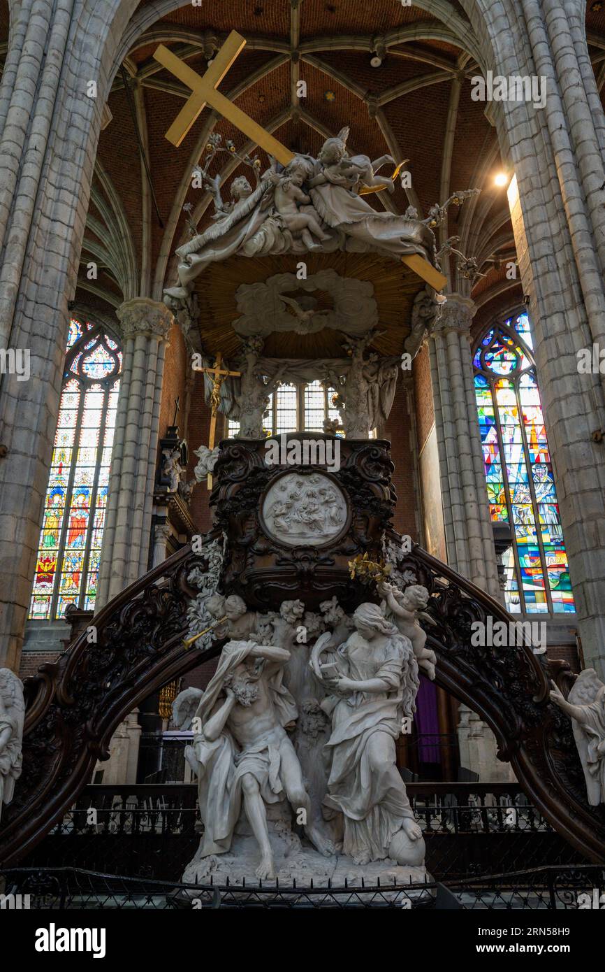 Púlpito rococó en la Catedral Católica Romana de San Bavo, Sint-Baafskathedraal, Gante, Flandes, BÉLGICA Foto de stock