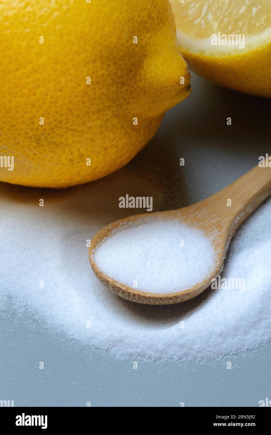 Ácido cítrico o polvo de ácido limón desde la vista superior Fotografía de  stock - Alamy