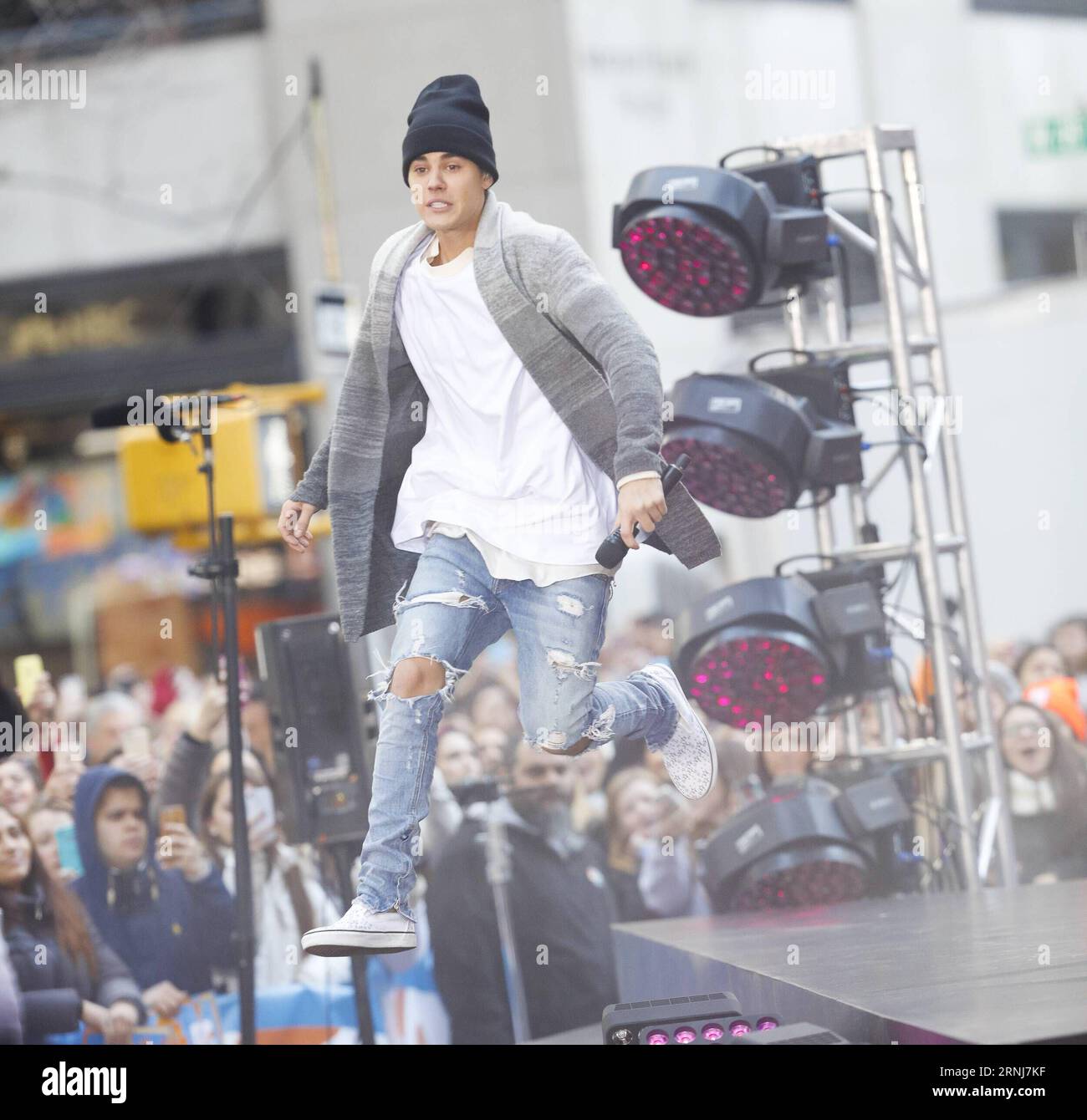 Justin Bieber actúa en el Today Show para promover el lanzamiento de su nuevo álbum Purpose USA - 2015 - Justin Bieber actúa en el Today Show en la ciudad de Nueva York AlexxMateo PUBLICATIONxNOTxINxCHN Justin Bieber actúa EN el Today Show para promover el lanzamiento de su nuevo álbum Propósito EE.UU. 2015 Justin Bieber actúa EN el Today Show en Nuevo ciudad de York PUBLICATIONxNOTxINxCHN Foto de stock