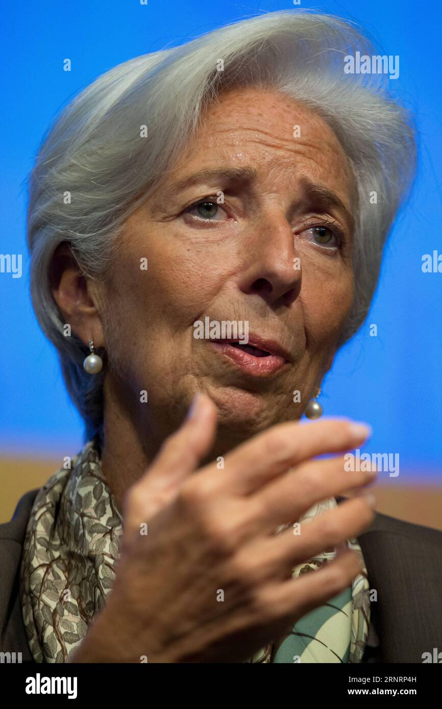 (171012) -- WASHINGTON D.C., 12 de octubre de 2017 -- Christine Lagarde, directora gerente del Fondo Monetario Internacional (FMI), habla en una reunión de la Sociedad Civil en la sede del Banco Mundial en Washington D.C., Estados Unidos, 11 de octubre de 2017. ) (Jmmn) EE.UU.-WASHINGTON D.C.-BANCO MUNDIAL-FMI-REUNIÓN TingxShen PUBLICATIONxNOTxINxCHN Foto de stock