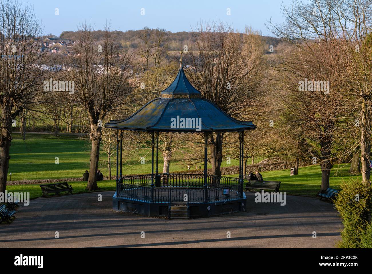 Vista escénica del Stand de la Banda en Colchester Castle Park, un famoso parque en el centro de la ciudad el 19 de marzo de 2022 en Colchester, Reino Unido Foto de stock