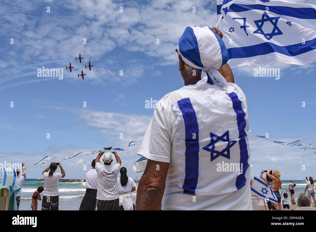 (190509) TEL AVIV, 9 de mayo de 2019 Los aviones actúan durante