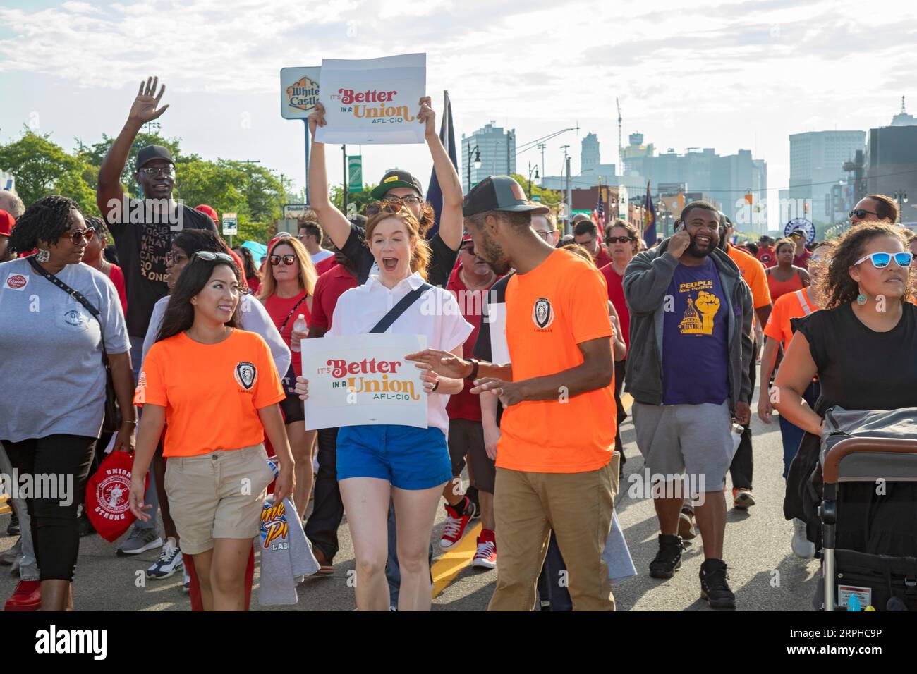 Detroit, Michigan, EE.UU. 4º de septiembre de 2023. Miembros de la unión participan en el desfile del Día del Trabajo de Detroit. Crédito: Jim West/Alamy Live News Foto de stock
