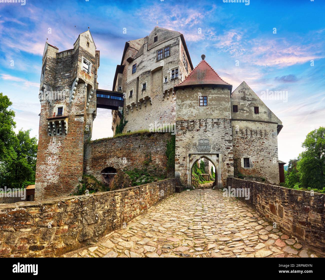 Castillo Gótico Pernstejn - Europa, República Checa Foto de stock
