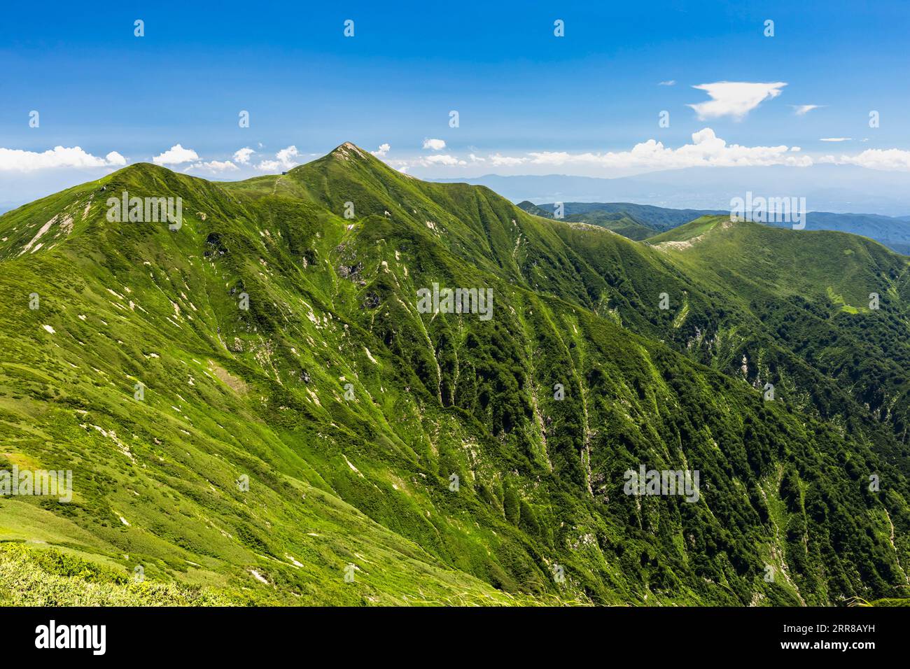 La Cordillera de Asahi, vista del monte Ohasahi más alto (pequeño