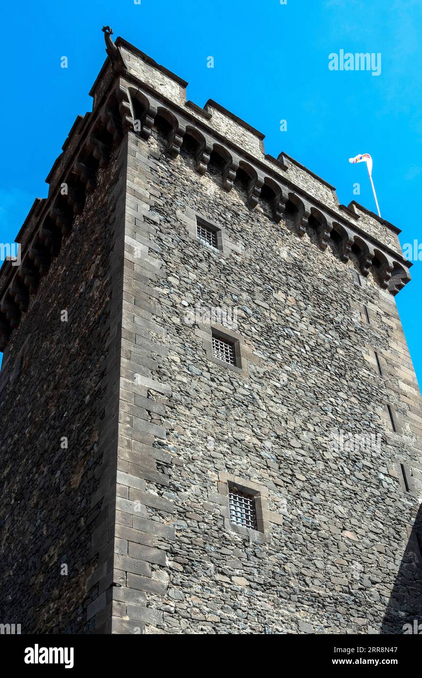 Chateaugay. La fortaleza del castillo. Puy de Dome departamento. Auvernia Ródano Alpes. Francia Foto de stock