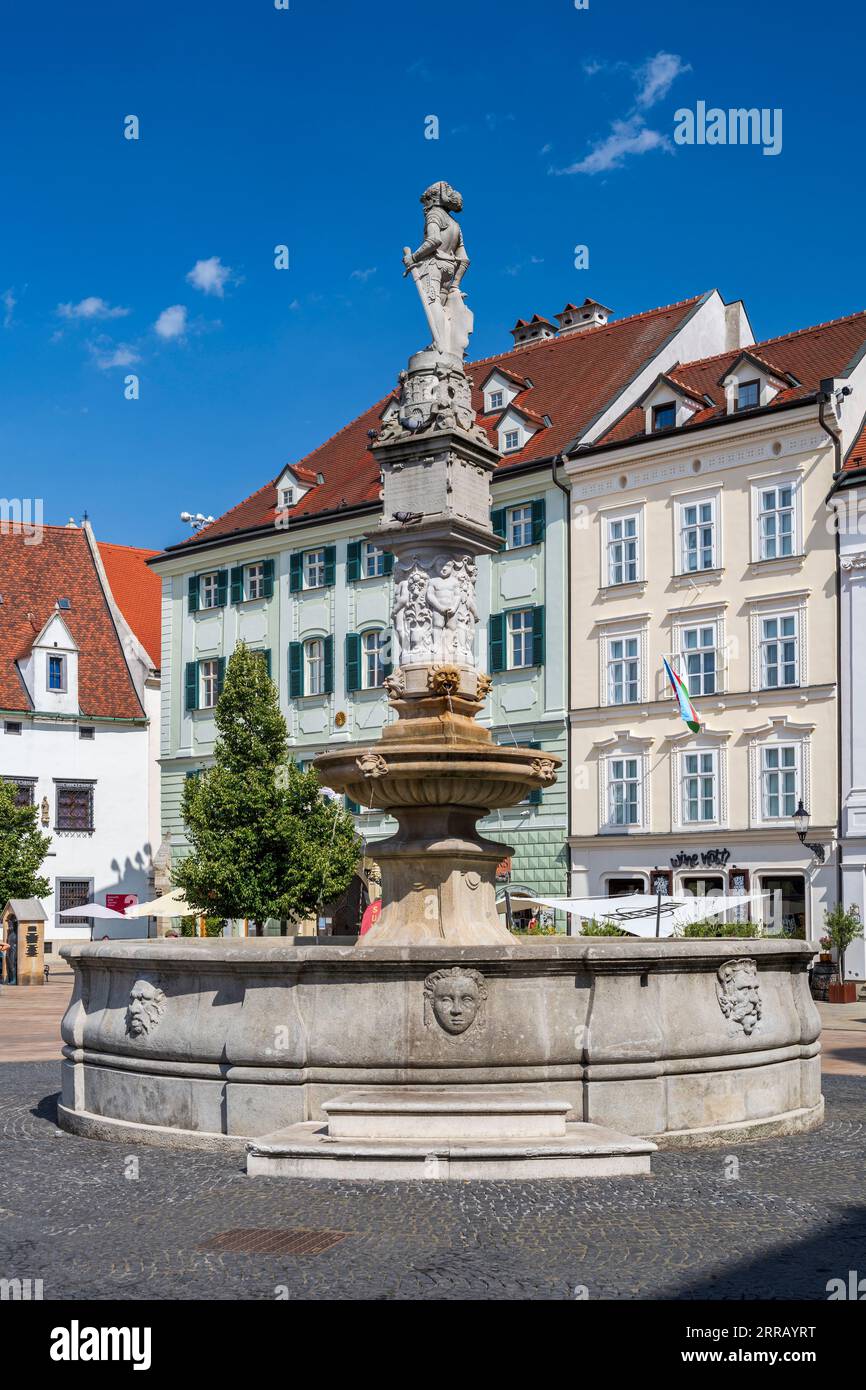 Plaza principal (Hlavne namestie), Bratislava, Eslovaquia Foto de stock