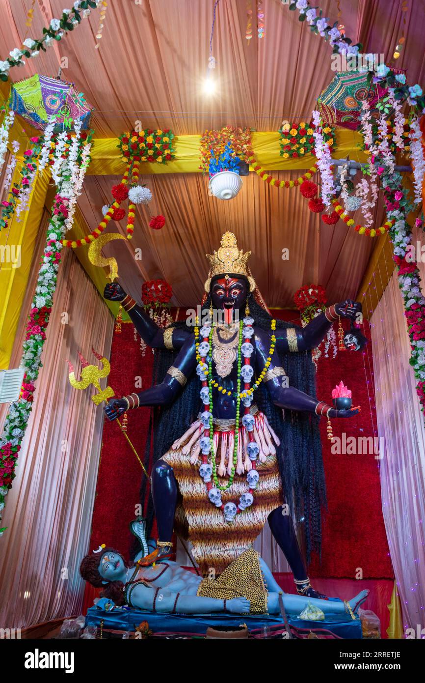 Ídolo de la diosa hindú kali durante el festival navratri Foto de stock