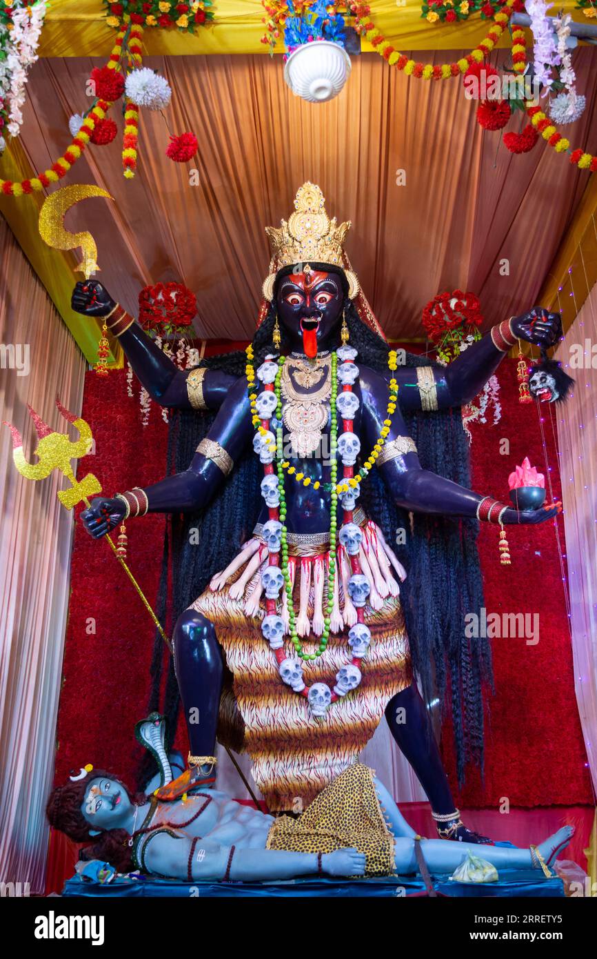 Ídolo de la diosa hindú kali durante el festival navratri Foto de stock