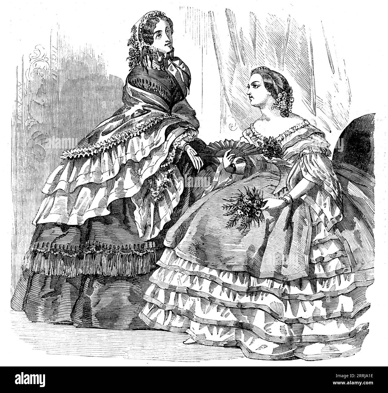 Moda para agosto - Promenade o traje de carruaje, y vestido de baile, 1858. 'Vestido de seda verde azof muy rica, con dos faldas. El superior está bordeado con franjas muy amplias de color verde y blanco, con un encabezado de passementerie de seda verde, entremezclado con terciopelo negro. El alto corsaje se sujeta en la parte delantera por botones de malaquita y oro...Bonnet de chip francés, adornado con ramos de verbena, entremezclados con amplias hojas de hierba. Las cuerdas son de cinta blanca, bordeadas con terciopelo color rosa. Chal cuadrado de muselina organdy, bordeado con un volante del mismo, encabezado por un bouillon&#xe9; con Foto de stock