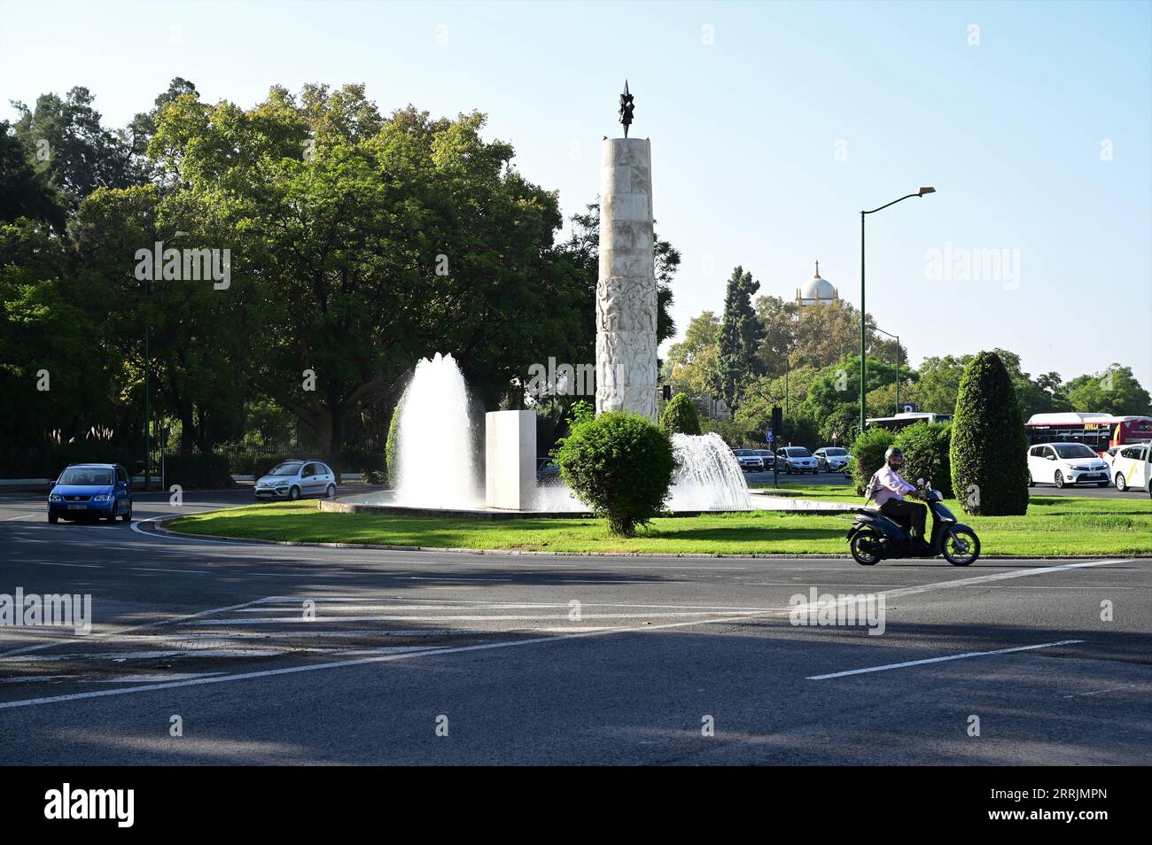 Monumento a la fuente de agua de Juan Sebastián Elcano y estatua. Foto de stock