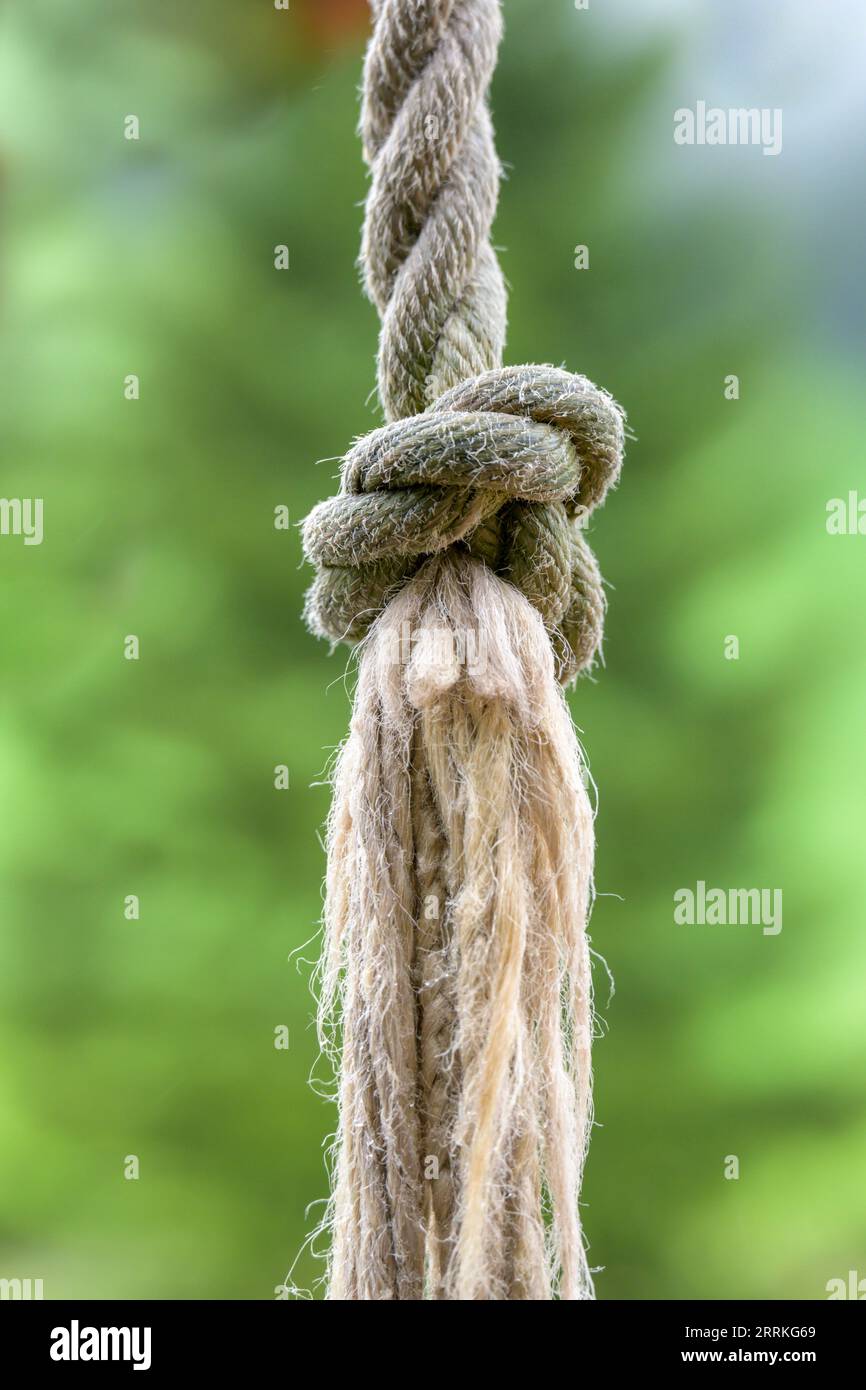 Cuerda vieja con nudos fotografías e imágenes de alta resolución - Alamy
