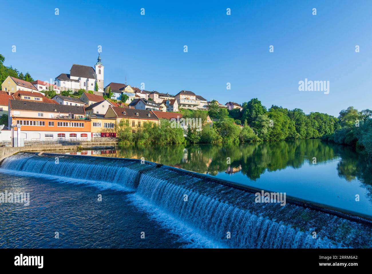 Steinbach an der Steyr, río Steyr con el embalse, casco antiguo