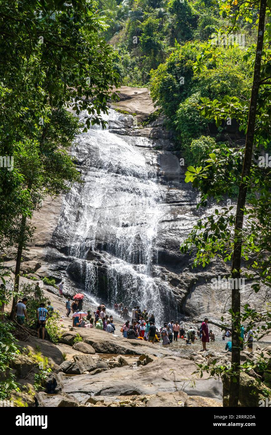 Thusharagiri Falls es una cascada ubicada en el distrito de Kozhikode en el estado indio de Kerala, India. 23 de septiembre de 2023. Foto de stock