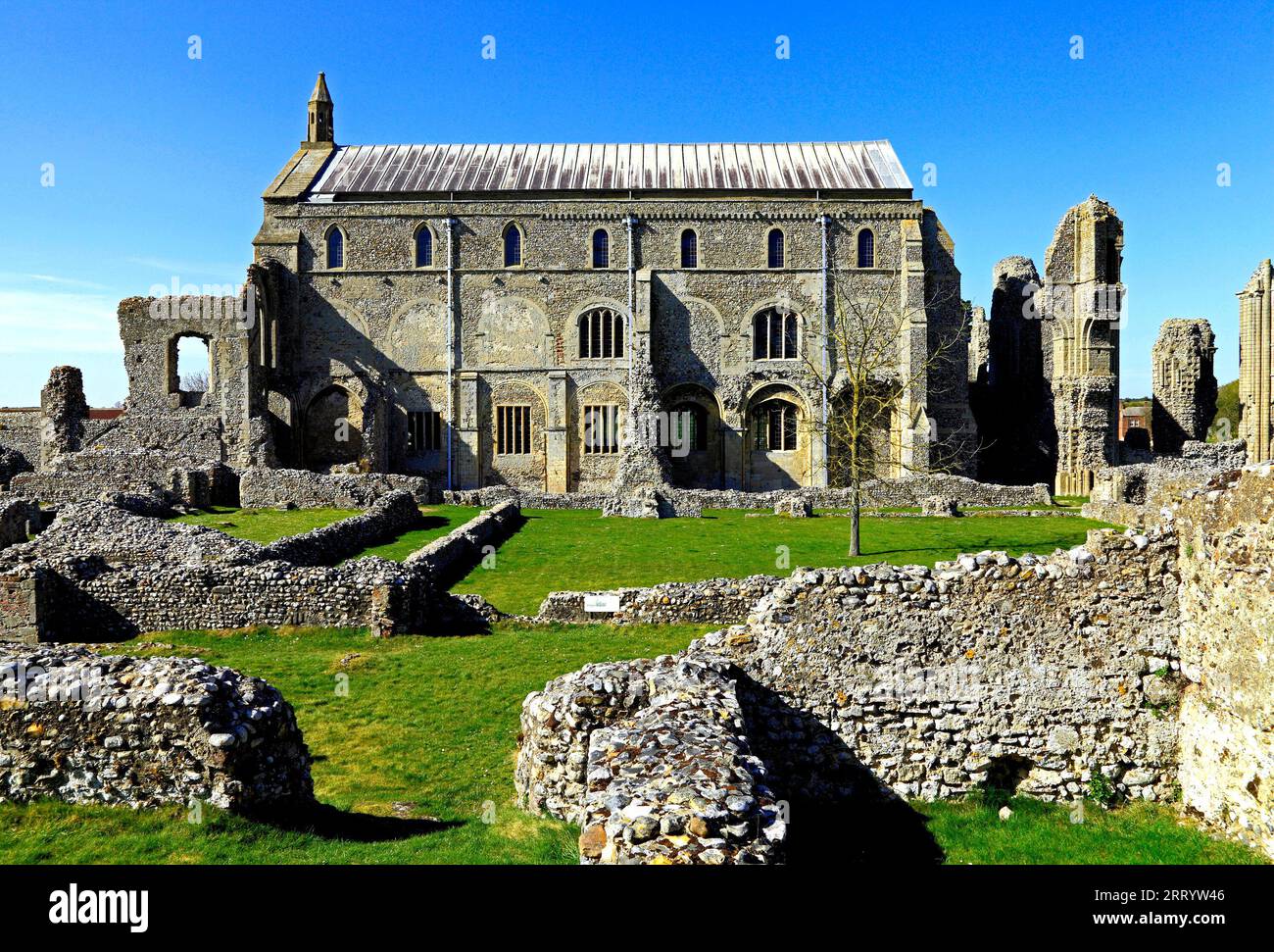 Binham Priorato, Norfolk, Iglesia y ruinas monásticas, arquitectura medieval, Inglaterra Foto de stock