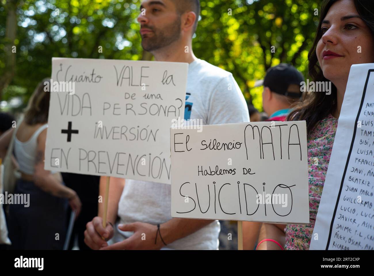 Se manifiestan para exigir un Plan Nacional de Prevención del Suicidio en el Paseo del Pardo de Madrid el 10 de septiembre, España. Foto de stock
