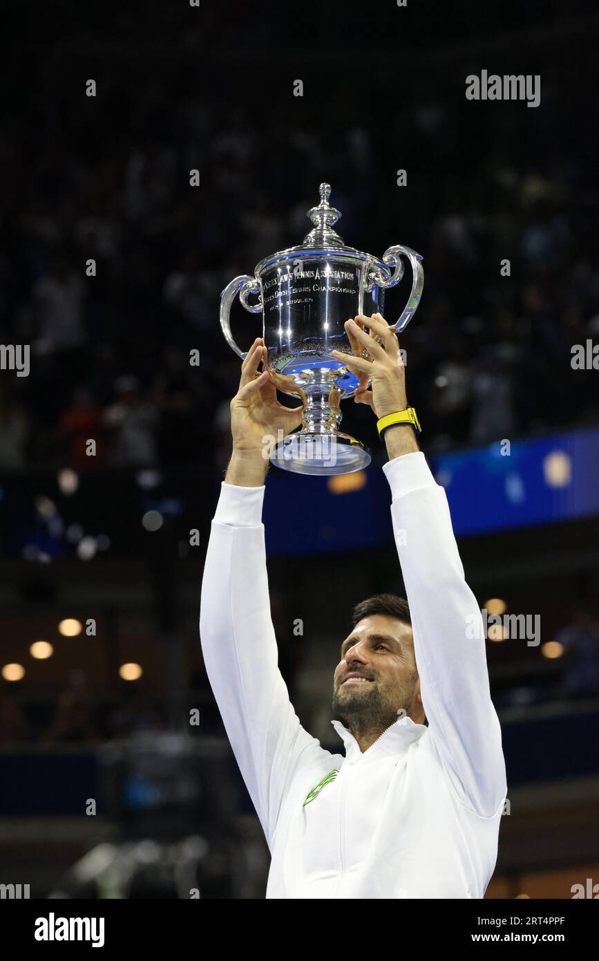 Carrera de novak djokovic trofeo del us open de novak djokovic